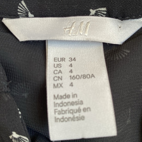 H&M little black printed dress with drawstring waist. - Picture 4 of 14